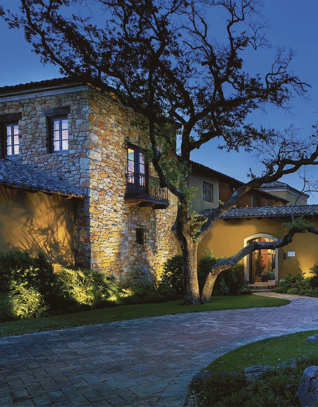 Make Your Home Festive With Landscape Lighting